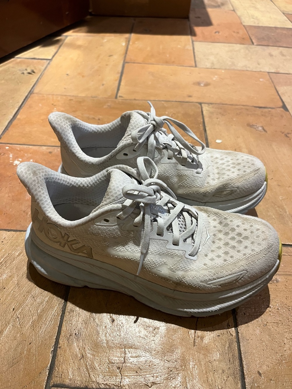HOKA Women's White Cushioning Running Shoes Clifton 9 Size 6.5